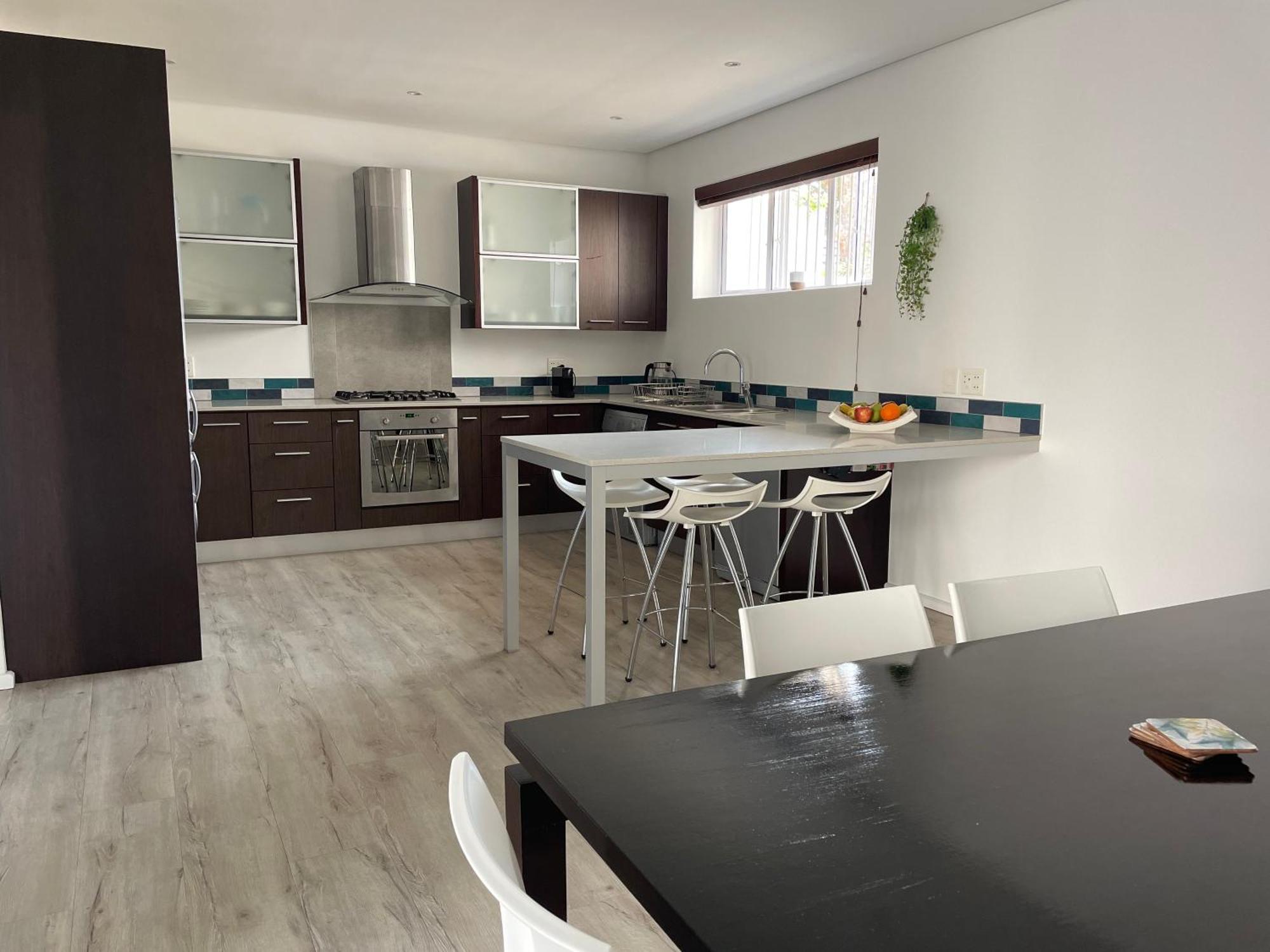 Milford House Apartment *